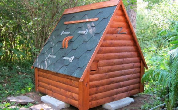домик для колодца деревянный